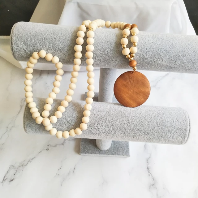 Collier en bois