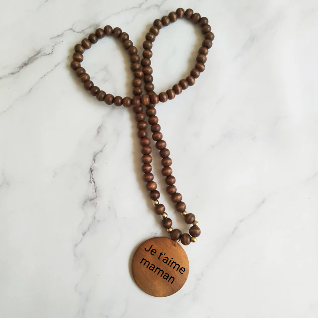 Collier en bois