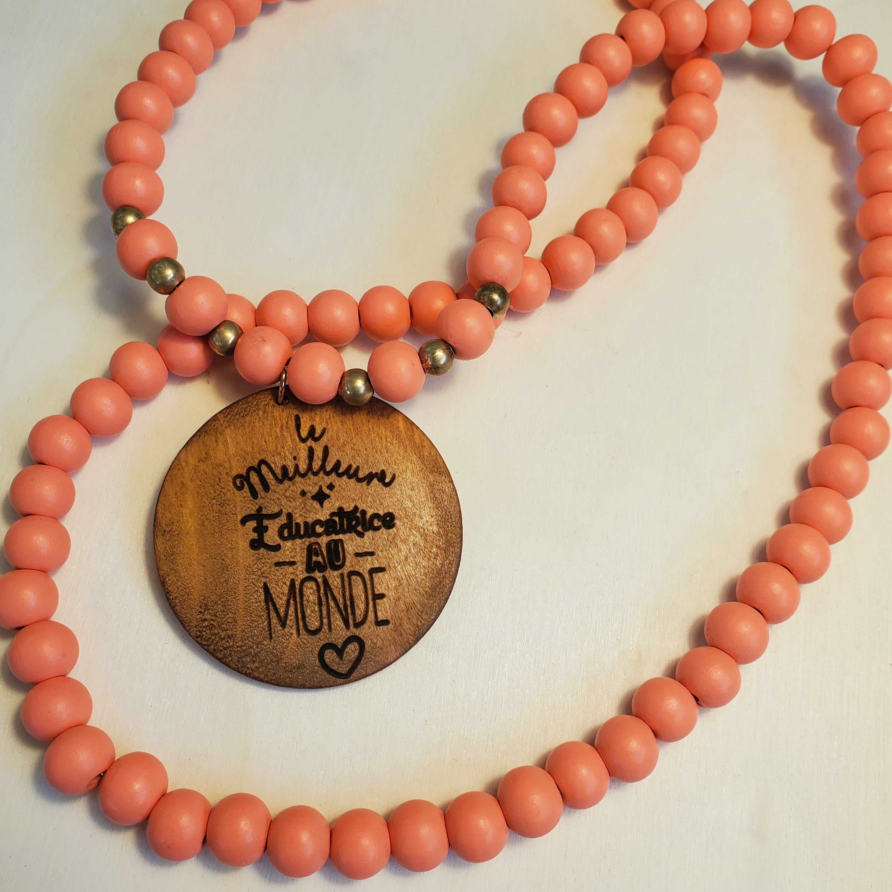 Collier en bois