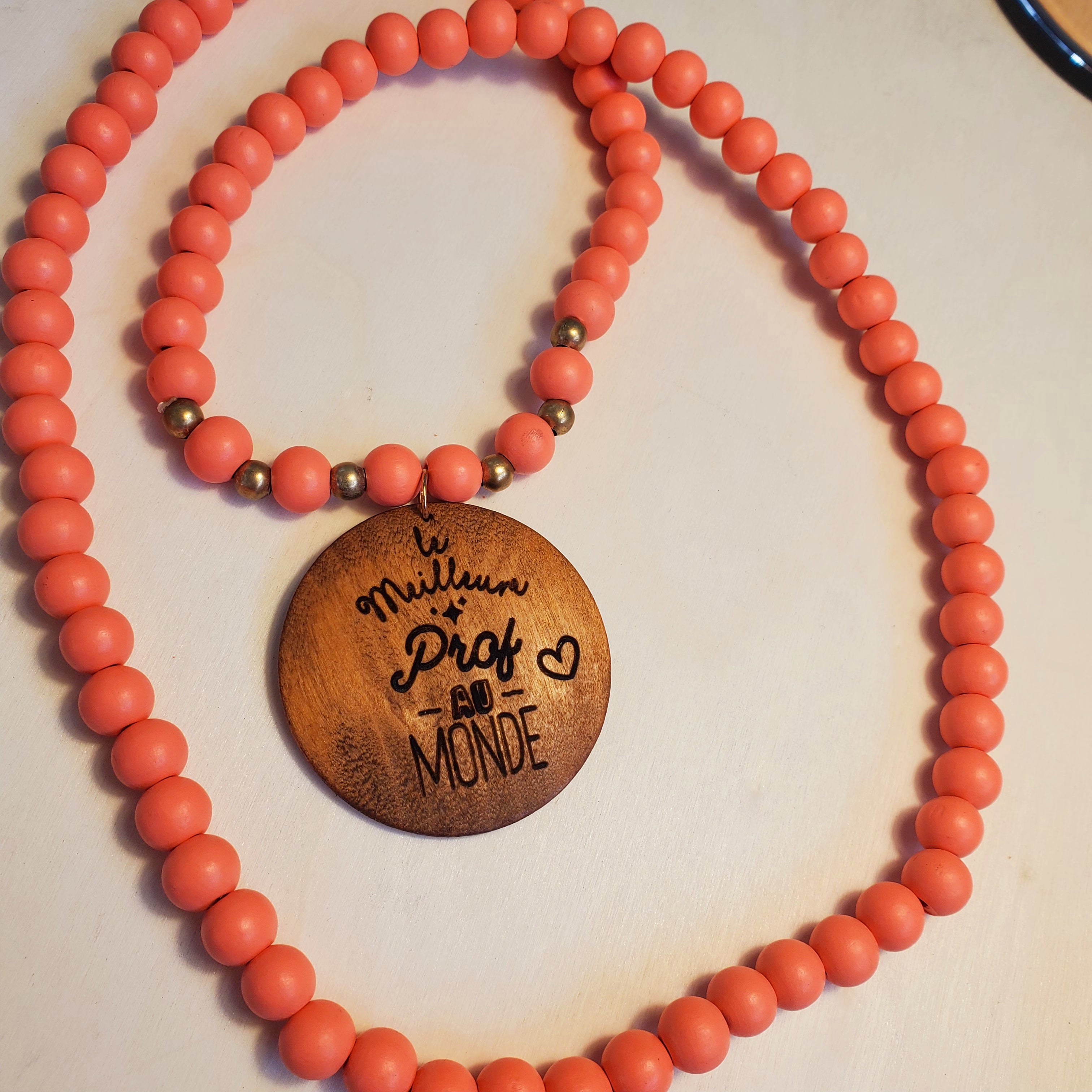 Collier en bois