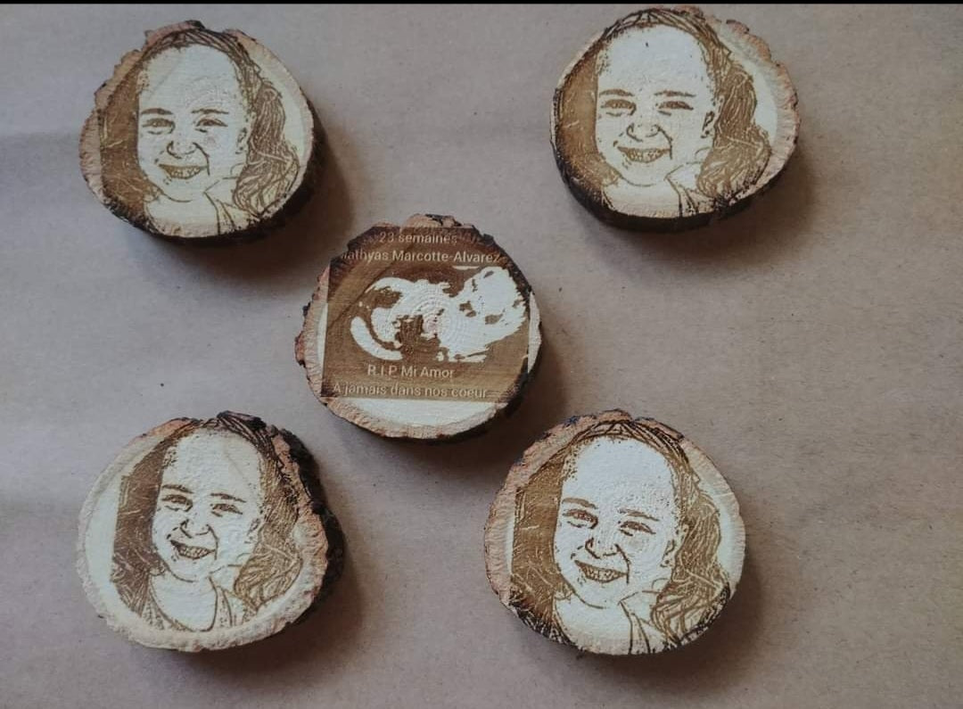 Ornement en rondin de bois